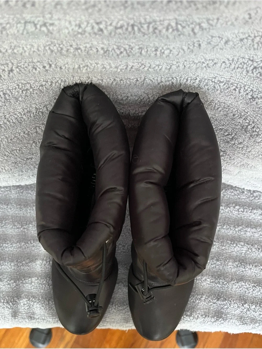 New GUESS Women’s Black Puffer Heeled Boots – Size 8M